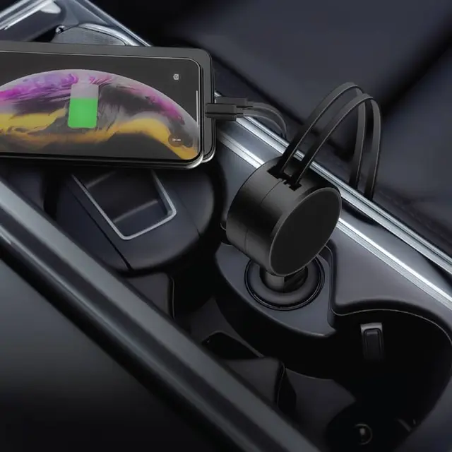 شارژ فندکی Greenlion TELESCOPIC 50W با دو کابل داخلی لایتنینگ و تایپ سی، و یک درگاه USB اضافی، ایده‌آل برای شارژ دستگاه‌های مختلف در خودرو.